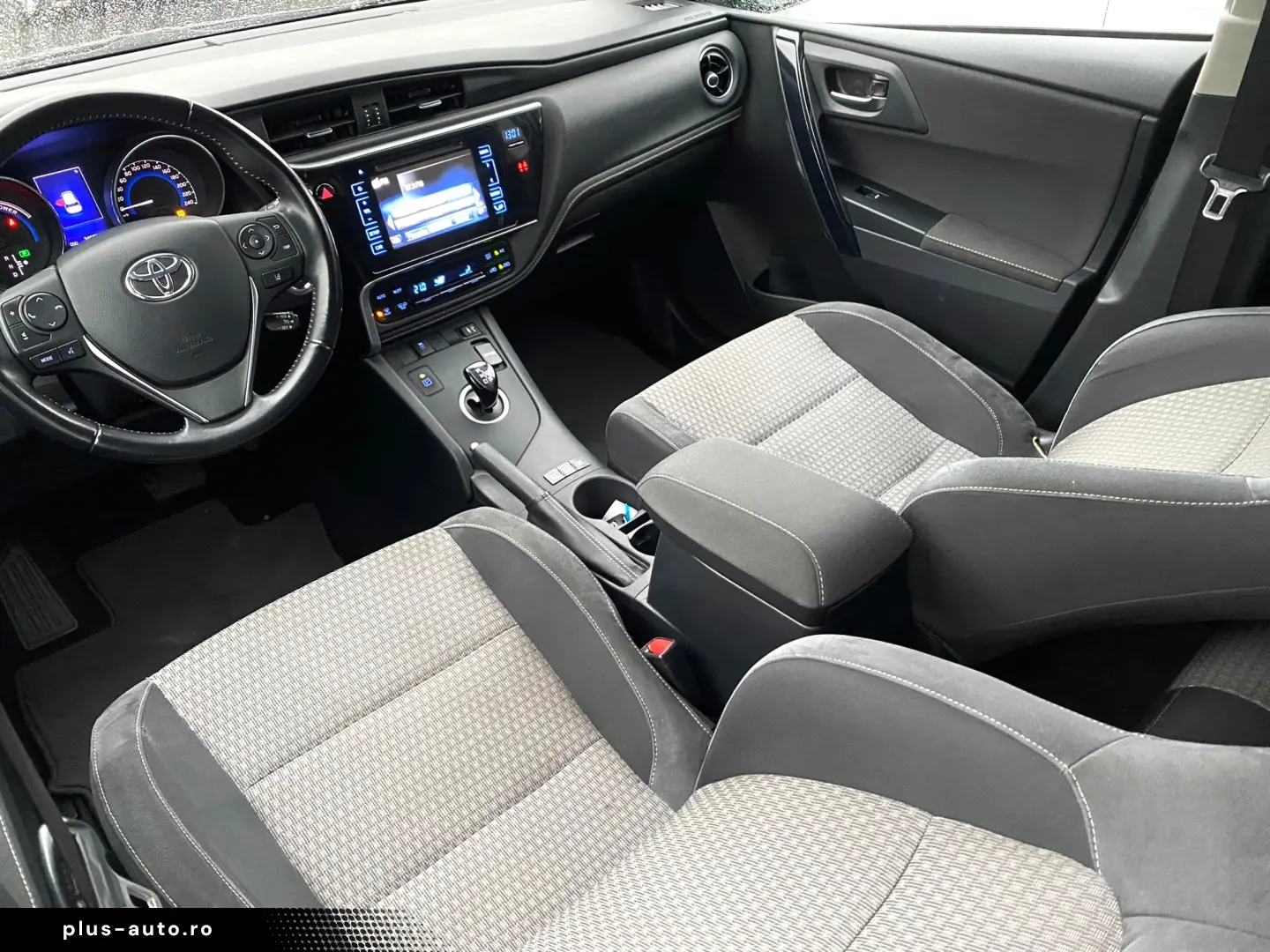 Toyota Auris Hybride 136H Design