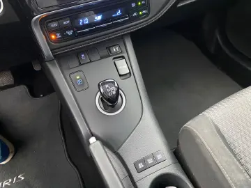 Toyota Auris Hybride 136H Design