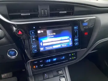 Toyota Auris Hybride 136H Design