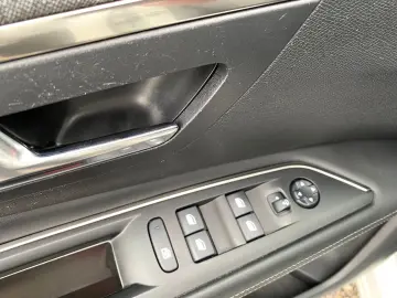Peugeot 3008 – 1.2 Allure Automat Panoramic