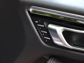 PORSCHE Macan S Luftfed. Pano AHK 18-Wege BOSE CAM ACC