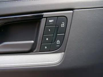 PORSCHE Cayenne E-Hybrid SportDesign P-Display