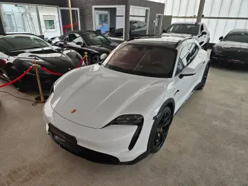 PORSCHE Taycan 4 CrossTurismo InnoDr 21  BeifDisp Matrix