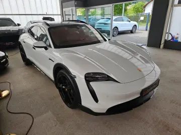 PORSCHE Taycan 4 CrossTurismo InnoDr 21  BeifDisp Matrix