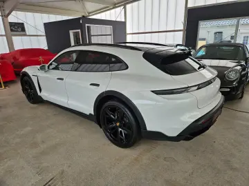 PORSCHE Taycan 4 CrossTurismo InnoDr 21  BeifDisp Matrix