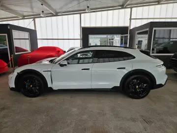 PORSCHE Taycan 4 CrossTurismo InnoDr 21  BeifDisp Matrix