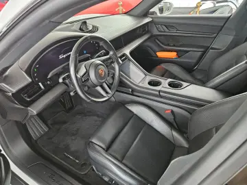 PORSCHE Taycan 4 CrossTurismo InnoDr 21  BeifDisp Matrix