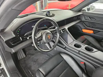 PORSCHE Taycan 4 CrossTurismo InnoDr 21  BeifDisp Matrix