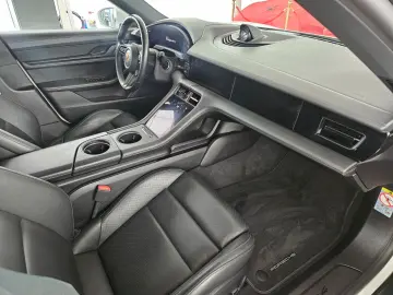 PORSCHE Taycan 4 CrossTurismo InnoDr 21  BeifDisp Matrix