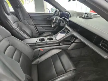 PORSCHE Taycan 4 CrossTurismo InnoDr 21  BeifDisp Matrix