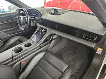 PORSCHE Taycan 4 CrossTurismo InnoDr 21  BeifDisp Matrix