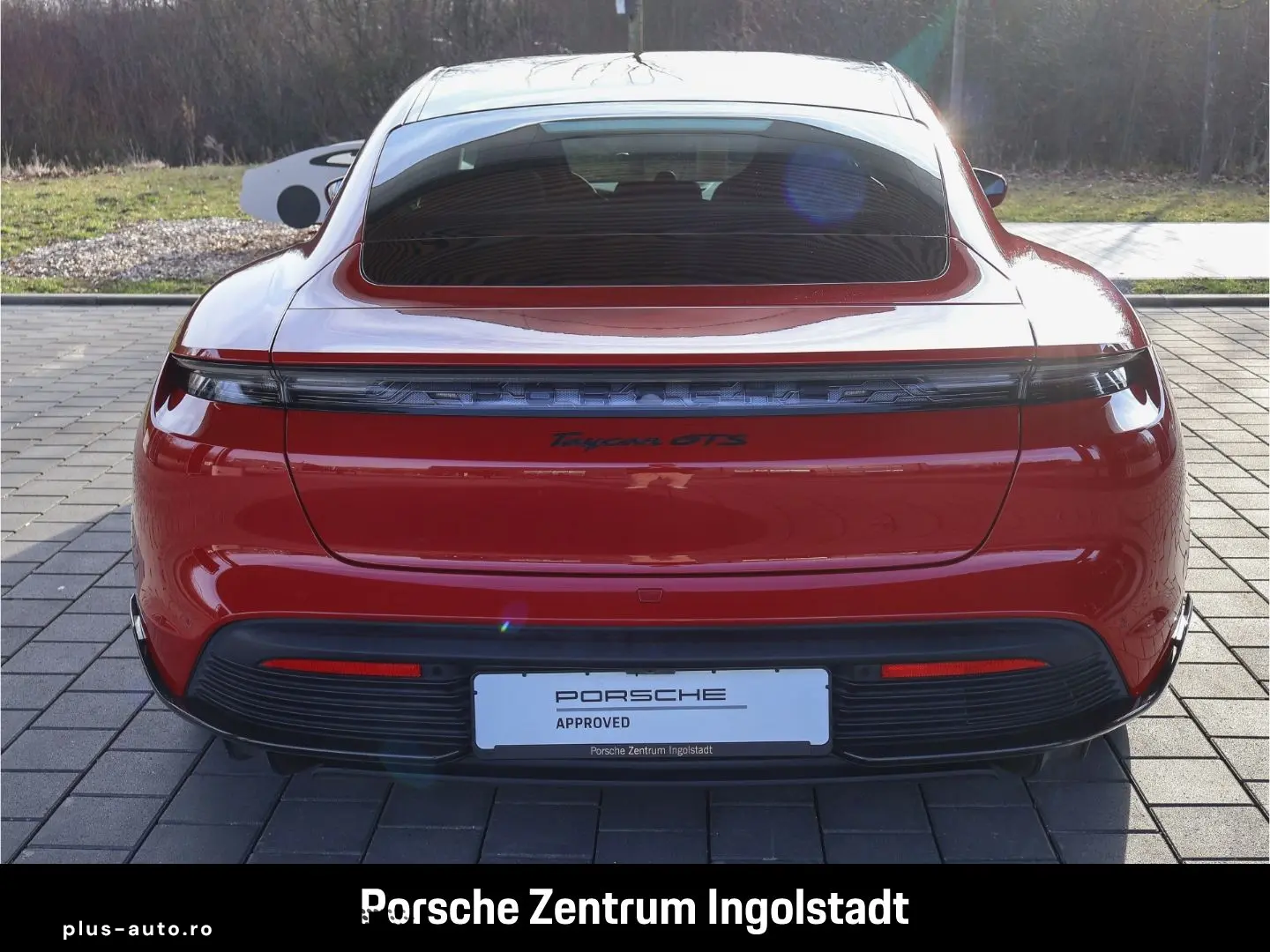 PORSCHE Taycan GTS Panorama Beifahrerdisplay Wärmepumpe