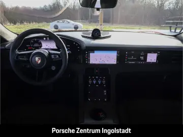 PORSCHE Taycan GTS Panorama Beifahrerdisplay Wärmepumpe
