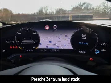 PORSCHE Taycan GTS Panorama Beifahrerdisplay Wärmepumpe