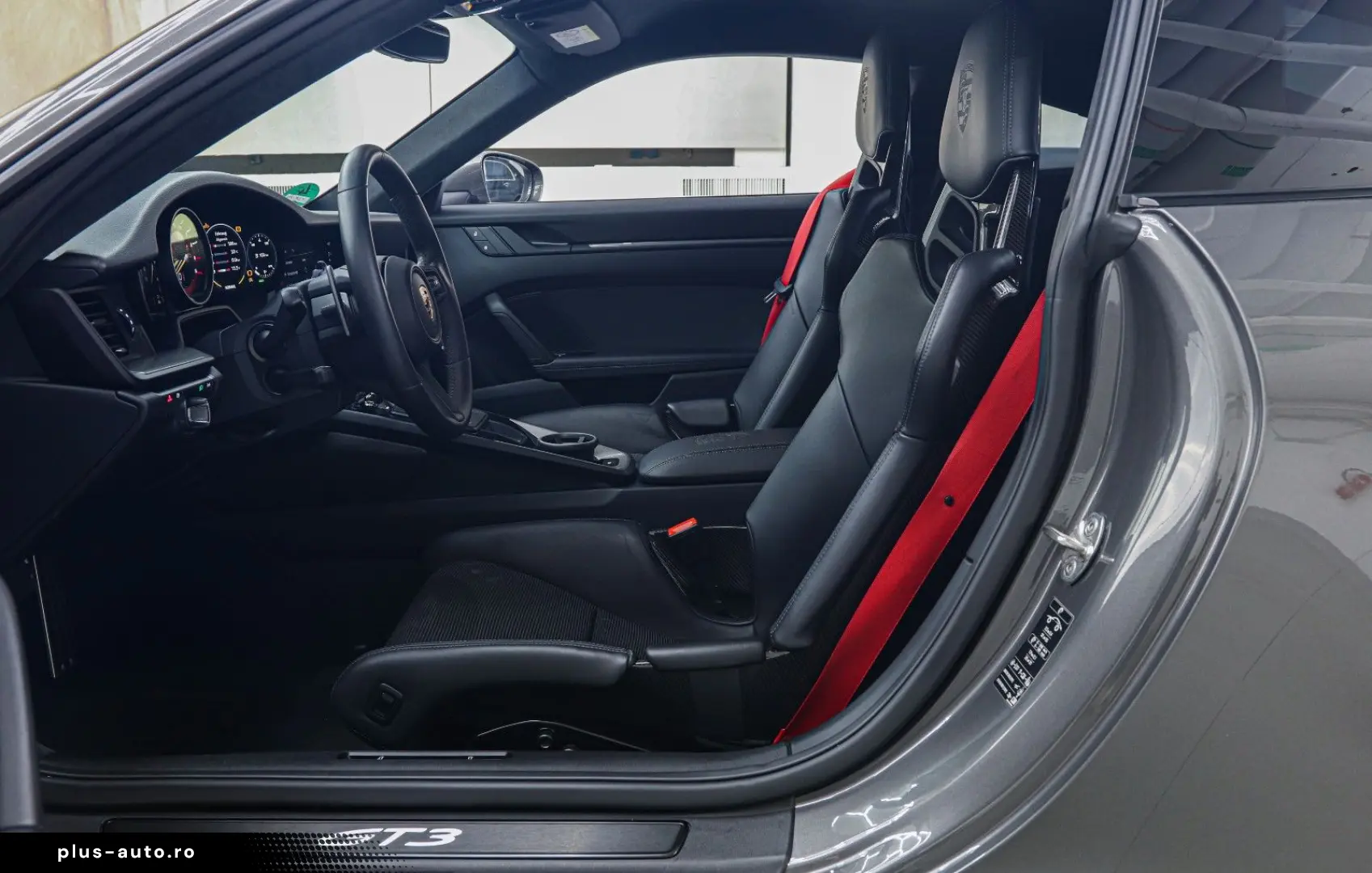PORSCHE 992 GT3 Touring Lift Carbon Seats Matrix Bose