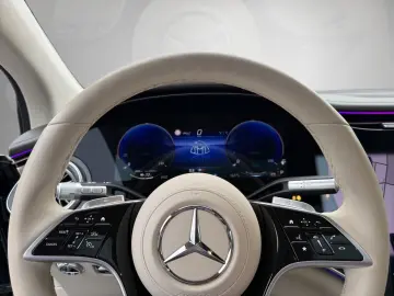 MERCEDES-BENZ EQS 680 SUV Maybach First-Class