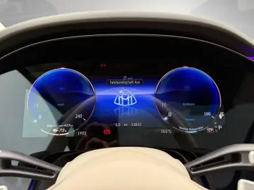 MERCEDES-BENZ EQS 680 SUV Maybach First-Class