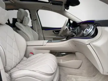 MERCEDES-BENZ EQS 680 SUV Maybach First-Class
