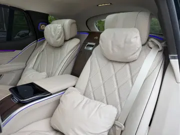 MERCEDES-BENZ EQS 680 SUV Maybach First-Class