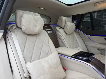 MERCEDES-BENZ EQS 680 SUV Maybach First-Class