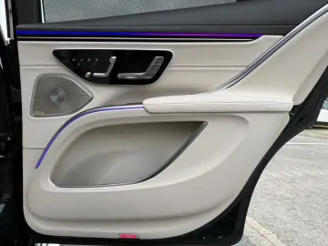 MERCEDES-BENZ EQS 680 SUV Maybach First-Class
