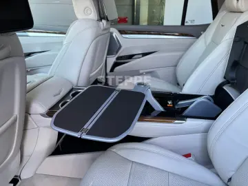 Cadillac Escalade FACELIFT MY26 6.2 V8 Sport Platinum 2