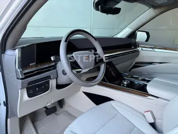 Cadillac Escalade FACELIFT MY26 6.2 V8 Sport Platinum 2