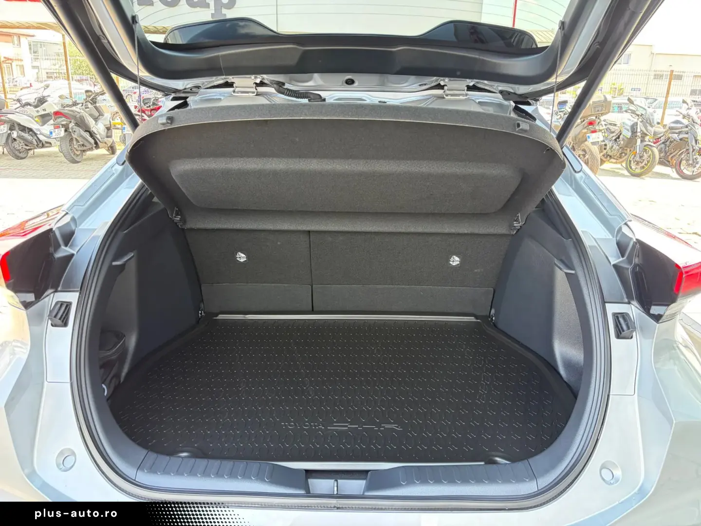 TOYOTA C-HR  Executive 1.8 HEV   Car No. 152