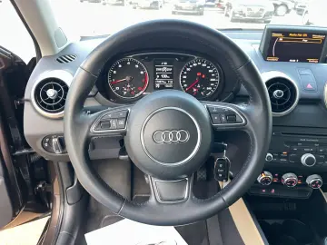 Audi A1 1.2TFSI  86CP  Euro5  BI-Xenon  Comenzi volan  PDC