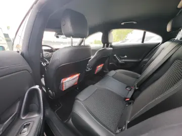 Mercedes-Benz Cla-180