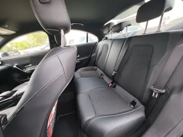 Mercedes-Benz Cla-180