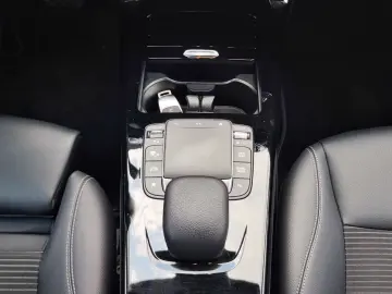 Mercedes-Benz Cla-180