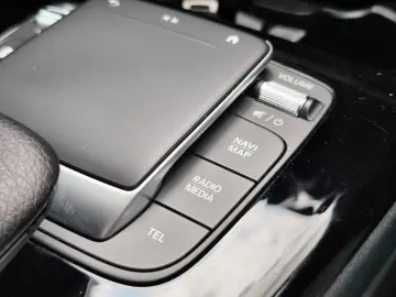 Mercedes-Benz Cla-180