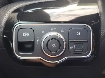 Mercedes-Benz Cla-180
