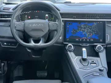 Lynk-Co 01