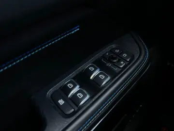 Lynk-Co 01