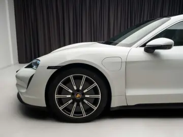 PORSCHE TAYCAN 4 S