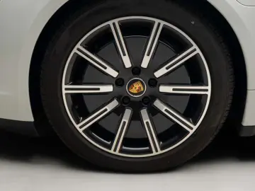 PORSCHE TAYCAN 4 S