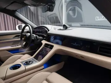 PORSCHE TAYCAN 4 S