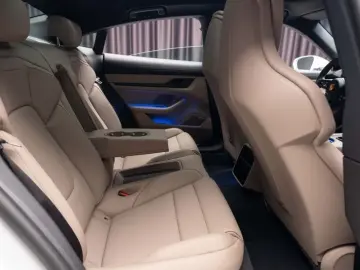 PORSCHE TAYCAN 4 S