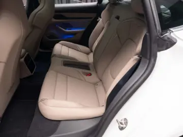 PORSCHE TAYCAN 4 S