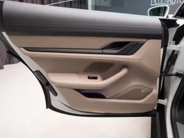 PORSCHE TAYCAN 4 S