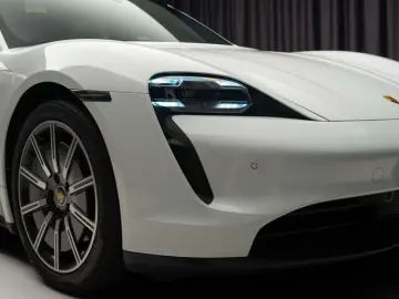 PORSCHE TAYCAN 4 S