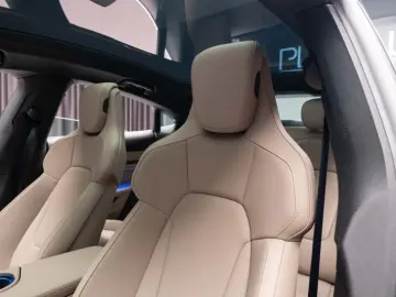 PORSCHE TAYCAN 4 S