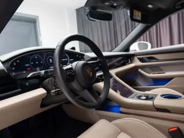 PORSCHE TAYCAN 4 S