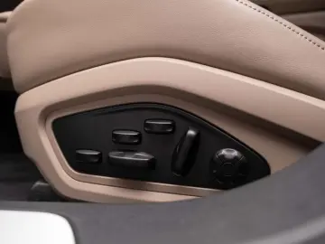 PORSCHE TAYCAN 4 S