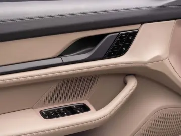 PORSCHE TAYCAN 4 S