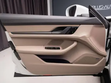 PORSCHE TAYCAN 4 S
