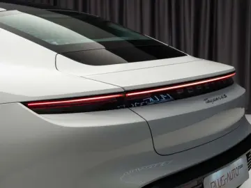 PORSCHE TAYCAN 4 S