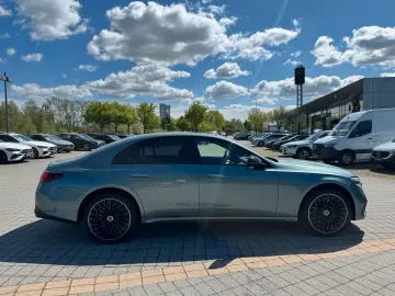 MERCEDES-BENZ E 300 e 4M AMG Superscreen Airmatic Pano